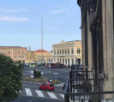 Binario 8 Catania Stazione Centrale Eksteriør bilde
