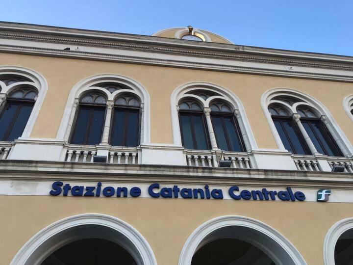Binario 8 Catania Stazione Centrale Eksteriør bilde