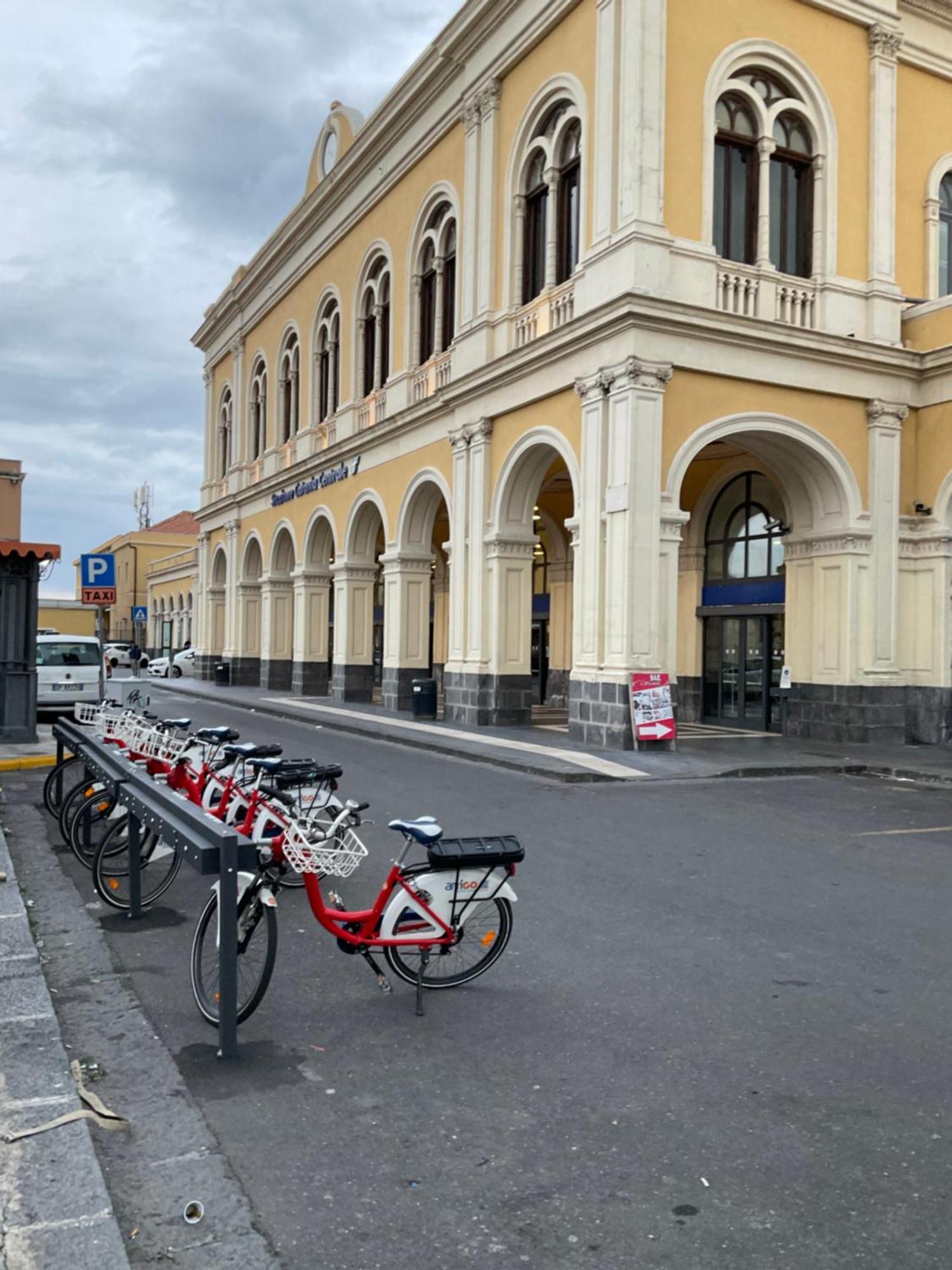 Binario 8 Catania Stazione Centrale Eksteriør bilde